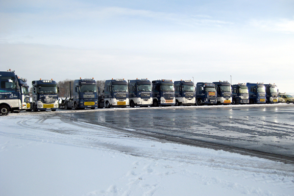 Sleepy Fuhrpark im Schnee | Sleepy Yachttransporte & Spezialtransporte