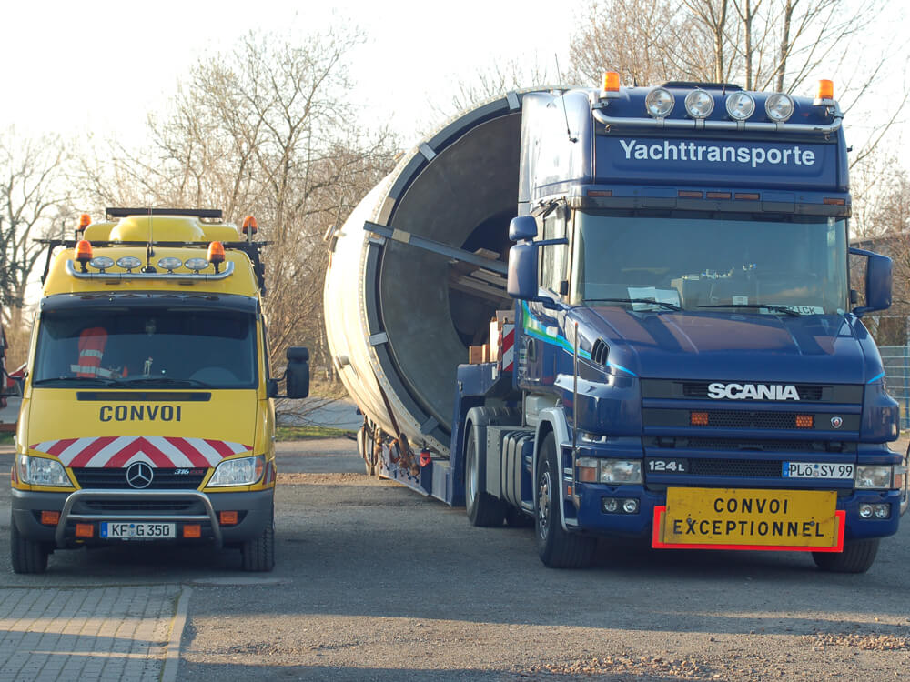 Sleepy Vehicle with Special Tank | Sleepy Yacht & Special Transport